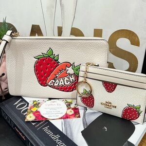 🍓SET OF Zip Wristlet and Zip ID Holder🍓
